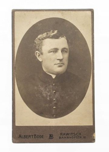 FOTOGRAFIA KSIĘDZA - ATELIER ALBERT BODE RAWICZ