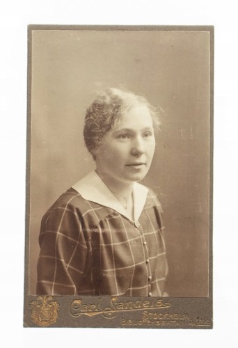 MŁODA KOBIETA - ATELIER SZTOKHOLM
