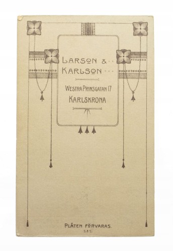 MAŁE DZIECKO NA FOTELU - ATELIER KARLSKRONA
