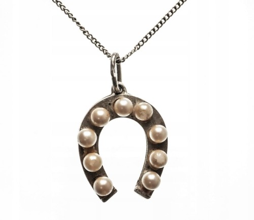 STARY SREBRNY WISIOREK Z KAMIENIEM PODKOWA