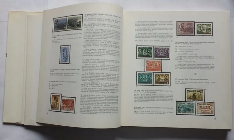 STARA KSIĄŻKA NA FRONTACH ANTYHITLEROWSKIEJ WOJNY, ALBUM ZNACZKÓW 1972