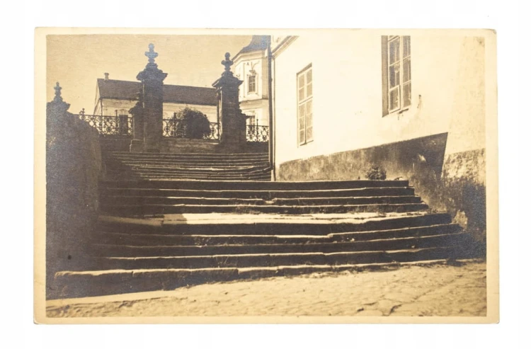 KRZEMIENIEC - KOŚCIÓŁ, SCHODY 20/30
