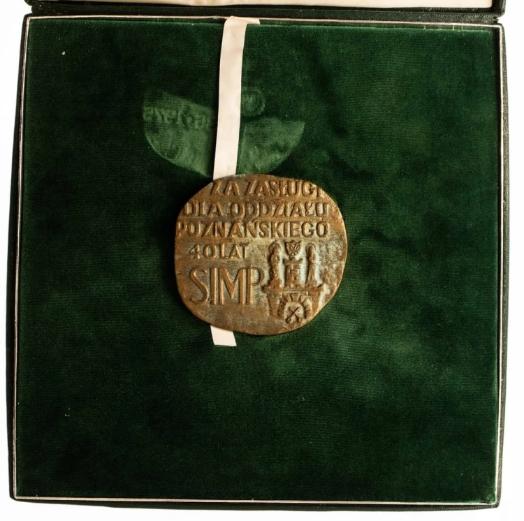 MEDAL ZA ZASŁUGI DLA OD. POZNAŃSKIEGO 40 LAT SIMP