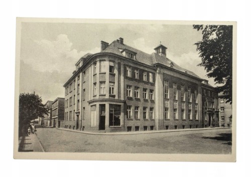 LESZNO - SZKOŁA PODSTAWOWA NR 1 l. 30/40