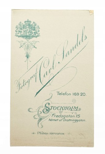 MĘŻCZYZNA W GARNITURZE - ATELIER SZTOKHOLM