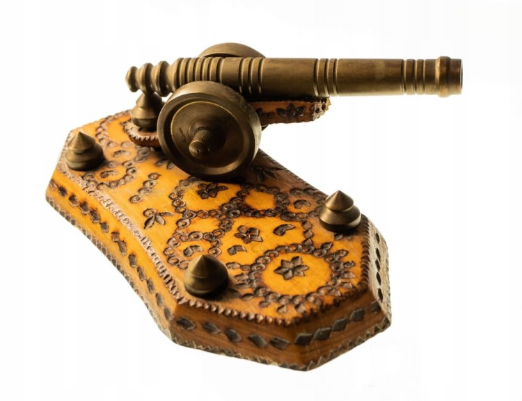 STARA RZEŹBA ARMATA