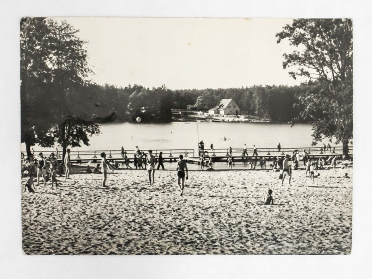 TRZCIANKA - PLAŻA NAD JEZIOREM SARCZ 1971