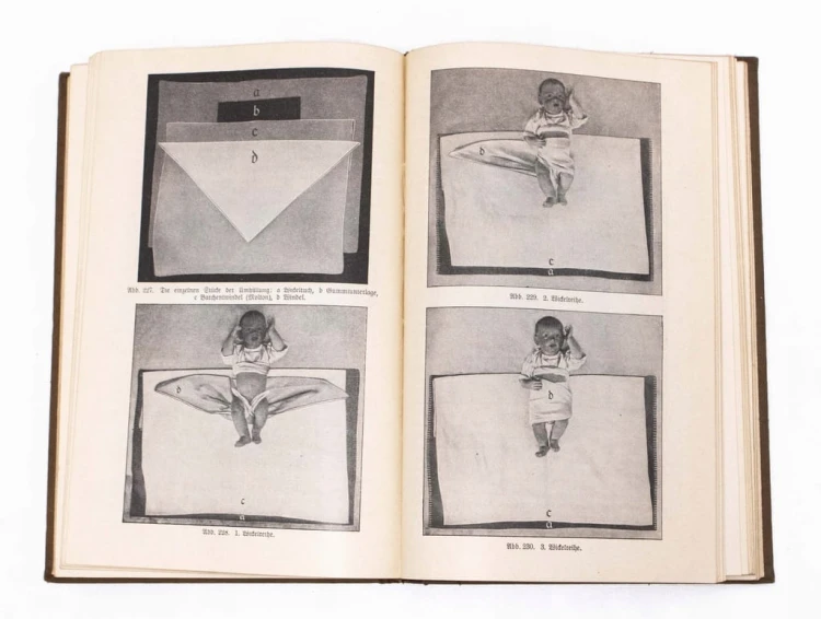 STARA KSIĄŻKA NIEMIECKA HEBAMMENLEHRBUCH, POŁOŻNICTWO 1928