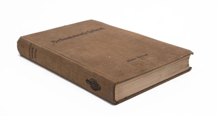 STARA KSIĄŻKA NIEMIECKA HEBAMMENLEHRBUCH, POŁOŻNICTWO 1928