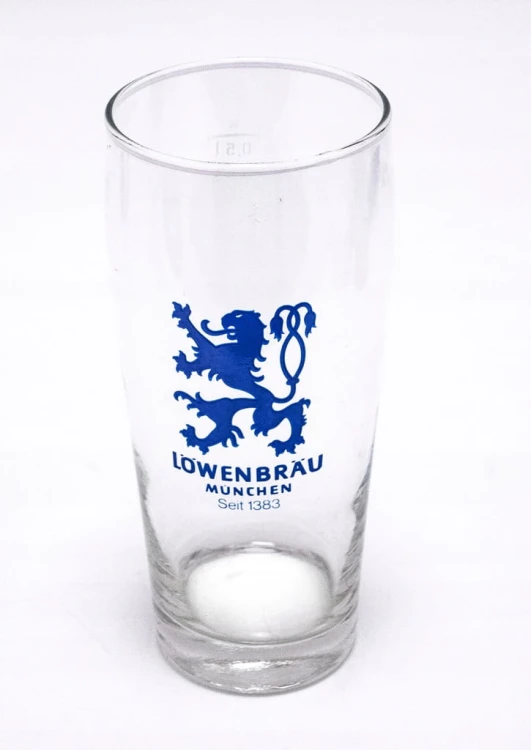 STARY SZKALNY KUFEL - PIWO LOWENBRAU, MONACHIUM