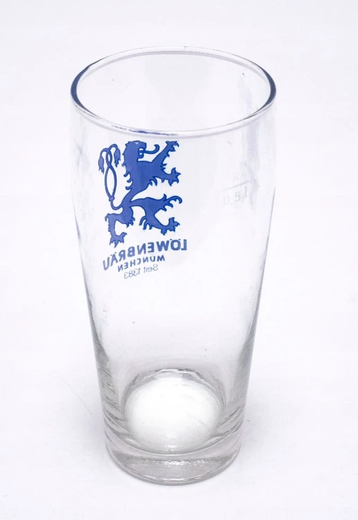 STARY SZKALNY KUFEL - PIWO LOWENBRAU, MONACHIUM