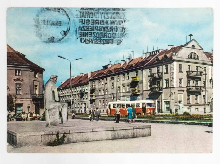 KALISZ - FRAGMENT PLACU JANA KILIŃSKIEGO Z POMNIKIEM ADAMA ASNYKA 1971