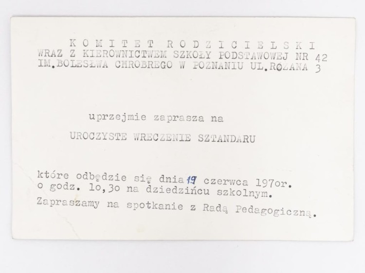 ZAPROSZENIE NA WRĘCZENIE SZTANDARU SZKOLE PODSTAWOWEJ NR 42 POZNAŃ 1970 PRL