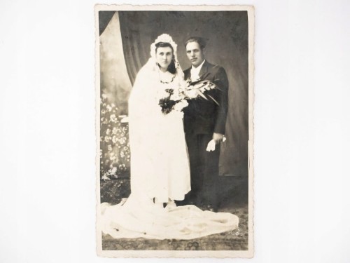 STARA FOTOGRAFIA - ZDJĘCIE ŚLUBNE KOMORZE POD JAROCINEM 1947