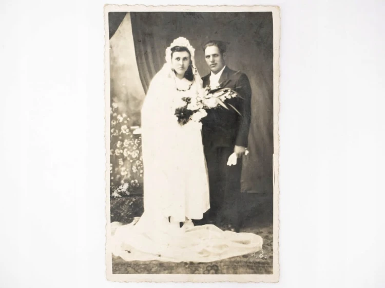 STARA FOTOGRAFIA - ZDJĘCIE ŚLUBNE KOMORZE POD JAROCINEM 1947