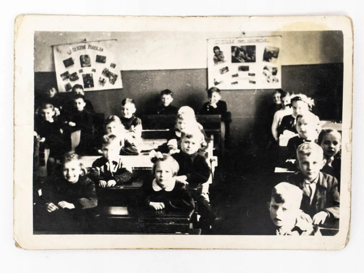 STARA FOTOGRAFIA - ZDJĘCIE KLASOWE OKOLICE JAROCINA 1957