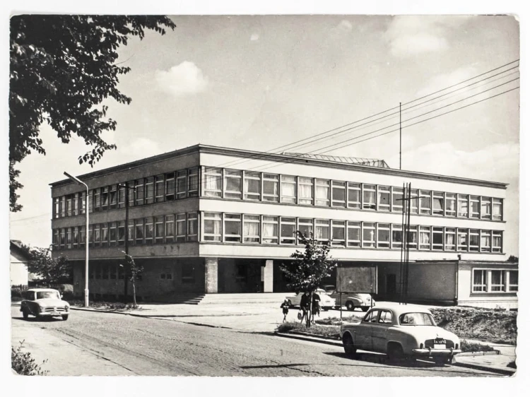 RZESZÓW - BUDYNEK MIASTOPROJEKTU 1965 PRL