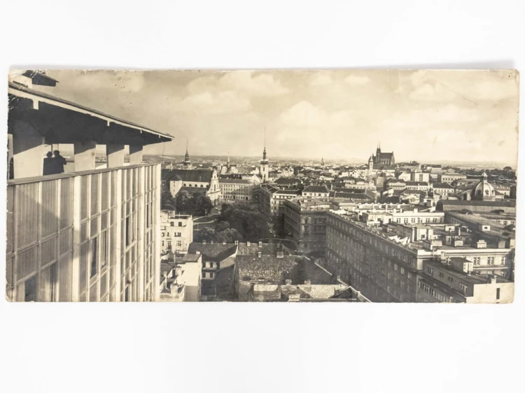 BRNO - HOTEL CONTINENTAL Z PANORAMĄ MIEJSKĄ W TLE 1966 CZECHOSŁOWACJA