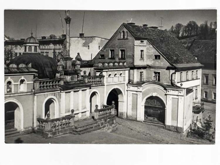 WAMBIERZYCE - FRAGMENT MIASTA PRZED BAZYLIKĄ LATA 60. PRL