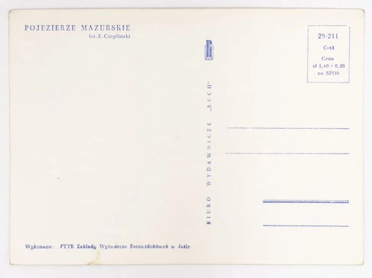 POJEZIERZE MAZURSKIE - ŻAGLÓWKI PRZYCUMOWANE PRZY BRZEGU LATA 50. / 60. PRL