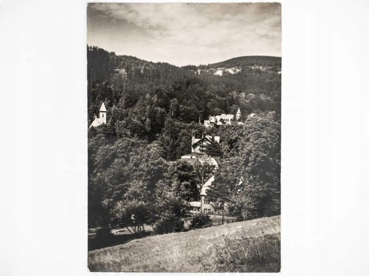 MIĘDZYGÓRZE - PANORAMA Z WIDOKIEM NA KOŚCIÓŁ PW. ŚW. KRZYŻA LATA 60. PRL