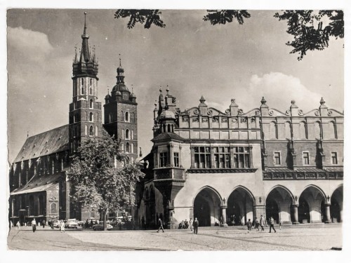 KRAKÓW - FRAGMENT RYNKU Z KOŚCIOŁEM MARIACKIM 1965 PRL