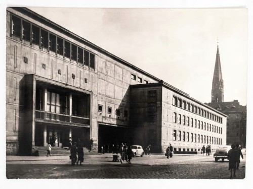 KATOWICE - PAŁAC MŁODZIEŻY W TLE KOŚCIÓŁ APOSTOŁÓW PIOTRA I PAWŁA 1961 PRL