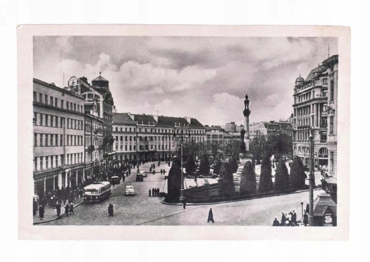 LWÓW - PLAC MICKIEWICZA l. 50/60