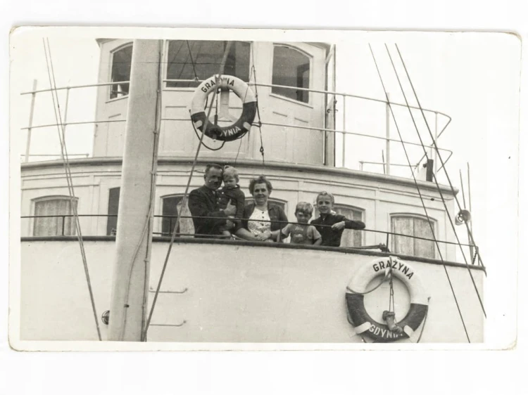 FOTOGRAFIA - ZDJĘCIE Z POKŁADU STATKU MS GRAŻYNA GDYNIA LATA 50. / 60. PRL