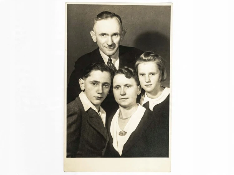 STARA FOTOGRAFIA - ZDJĘCIE RODZINNE FOTO BOGNER POZNAŃ LATA 40. OKUPACJA