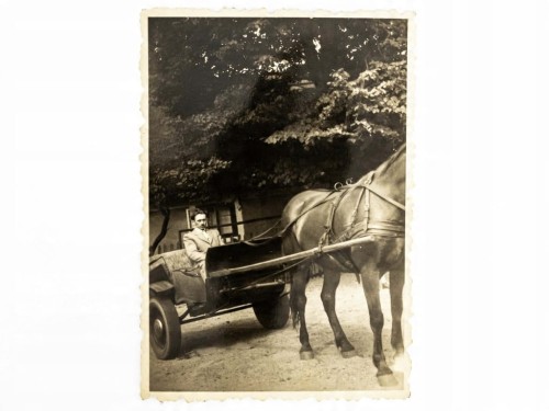 STARA FOTOGRAFIA - MĘŻCZYZNA W BRYCZCE LATA 40. / 50.