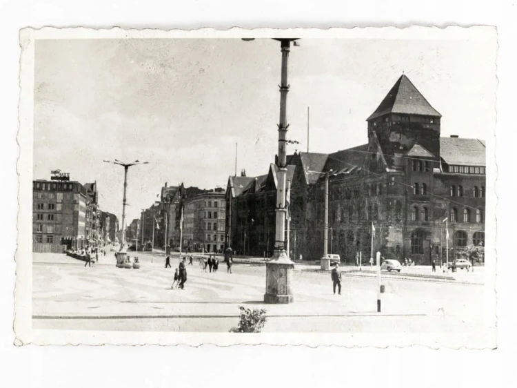 STARA FOTOGRAFIA - POZNAŃ UL. ŚWIĘTY MARCIN PRZY ZAMKU LATA 50. / 60. PRL