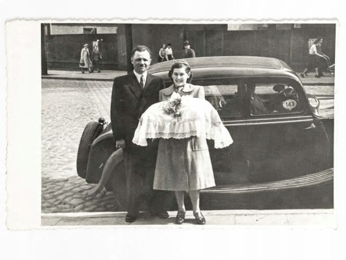 STARA FOTOGRAFIA - PAMIĄTKA CHRZCIN SAMOCHÓD LATA 30. II RP