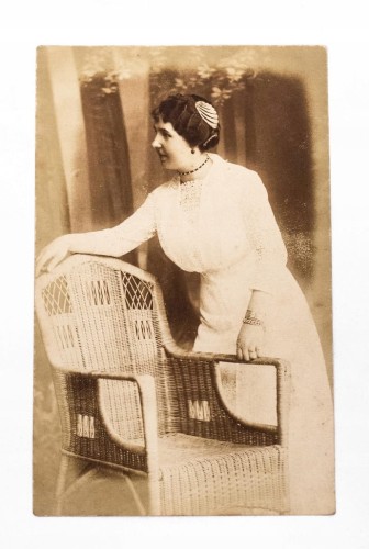 STARA FOTOGRAFIA - KOBIETA W SUKNI, POZNAŃ 1915