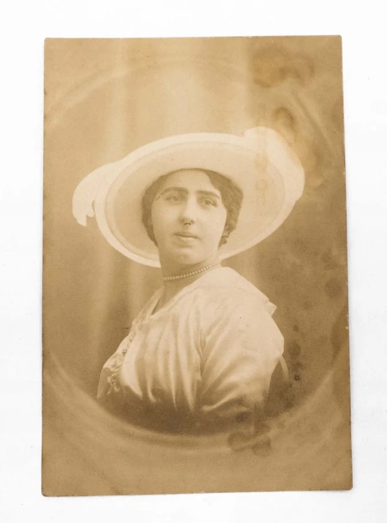 STARA FOTOGRAFIA - KOBIETA W KAPELUSZU 1915