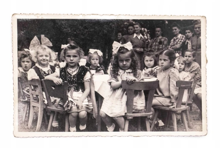 STARA FOTOGRAFIA - PRZEDSZKOLE, DZIECIĘCE URODZINY l. 30/40
