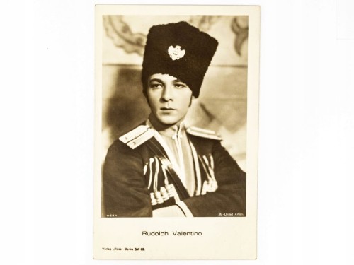 POCZTÓWKA - RUDOLPH VALENTINO W KOSTIUMIE Z FILMU ORZEŁ 1925 PRZEDWOJENNA