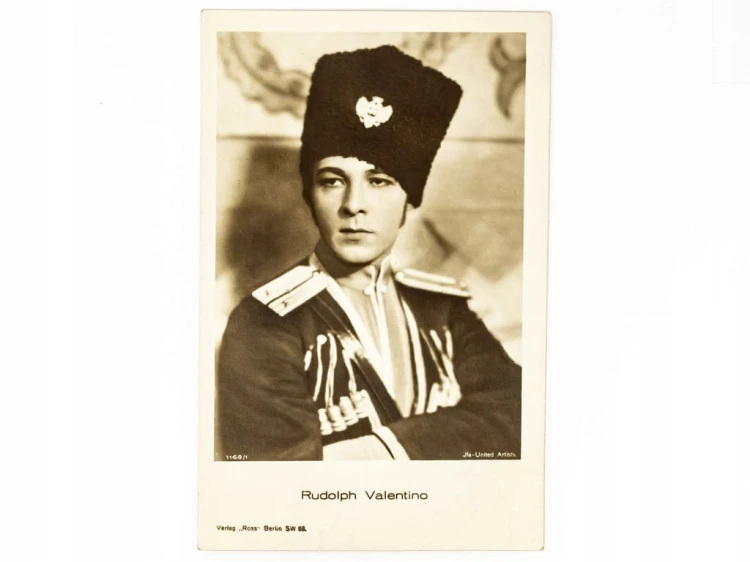 POCZTÓWKA - RUDOLPH VALENTINO W KOSTIUMIE Z FILMU ORZEŁ 1925 PRZEDWOJENNA