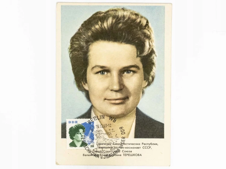 POCZTÓWKA - PIERW KOBIETA W KOSMOSIE WALENTINA TIERIESZKOWA BERLIN 1963 NRD