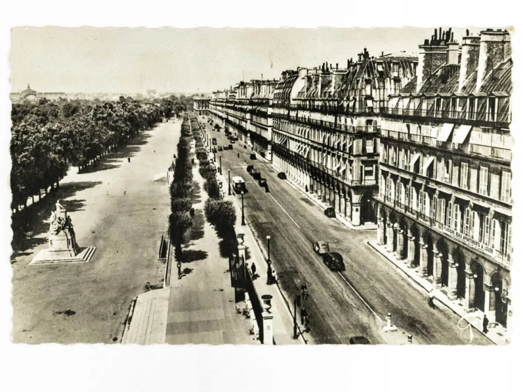 PARYŻ - ULICA LA RUE DE RIVOLI FRANCJA LATA 30. / 40. XX W.