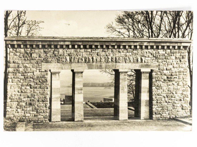 BUCHENWALD - BRAMA PRZED ALEJĄ NARODÓW NIEMCY / CZĘSTOCHOWA 1963 NRD
