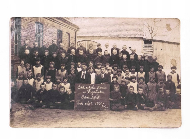 STARA FOTOGRAFIA - UCZNIOWIE, KLASA SZKOLNA, ROGALINEK 1932