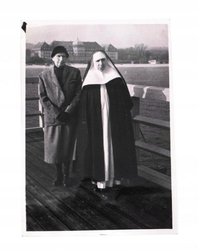 STARA FOTOGRAFIA - SIOSTRA ZAKONNA, SOPOT 1957