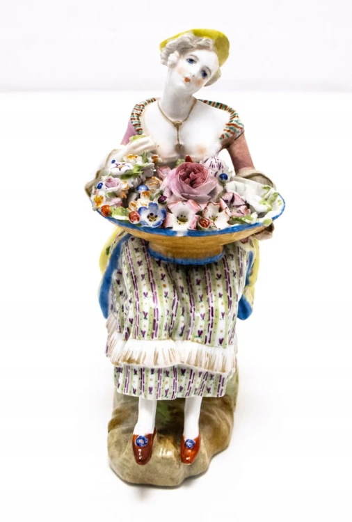 STARA PORCELANOWA FIGURKA - KOBIETA Z KWIATAMI, JACOB PETIT