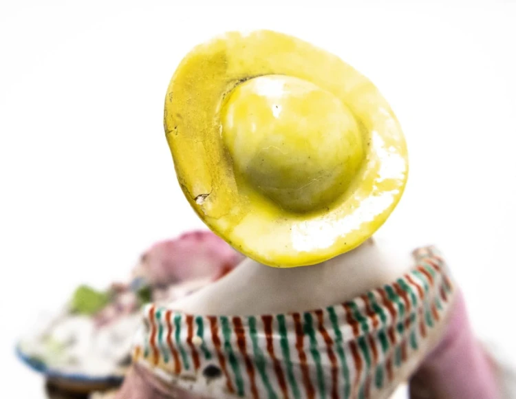 STARA PORCELANOWA FIGURKA - KOBIETA Z KWIATAMI, JACOB PETIT