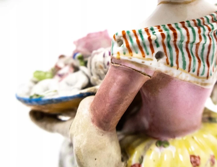 STARA PORCELANOWA FIGURKA - KOBIETA Z KWIATAMI, JACOB PETIT