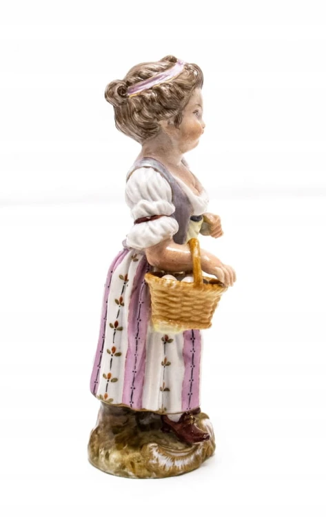 STARA PORCELANOWA FIGURKA - KOBIETA Z KOSZYCZKIEM, MIŚNIA