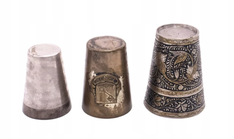 ZESTAW STARYCH METALOWYCH KIELISZKÓW
