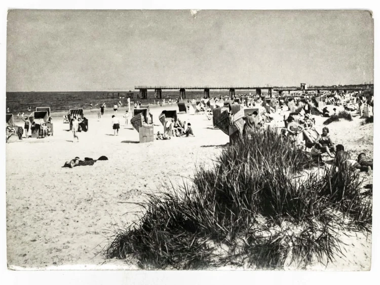 ŚWINOUJŚCIE - PLAŻA Z WCZASOWICZAMI 1963 PRL