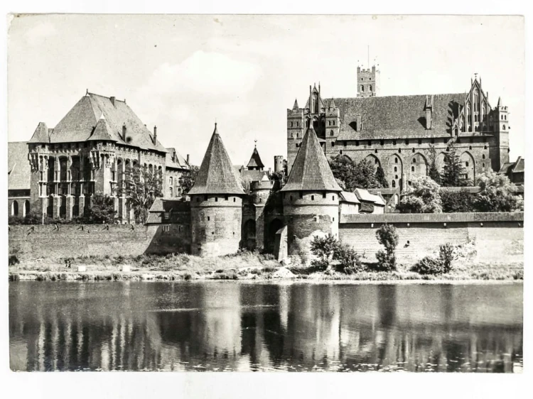 MALBORK - WIDOK NA ZAMEK KRZYŻACKI OD STRONY ZACHODNIEJ 1971 PRL